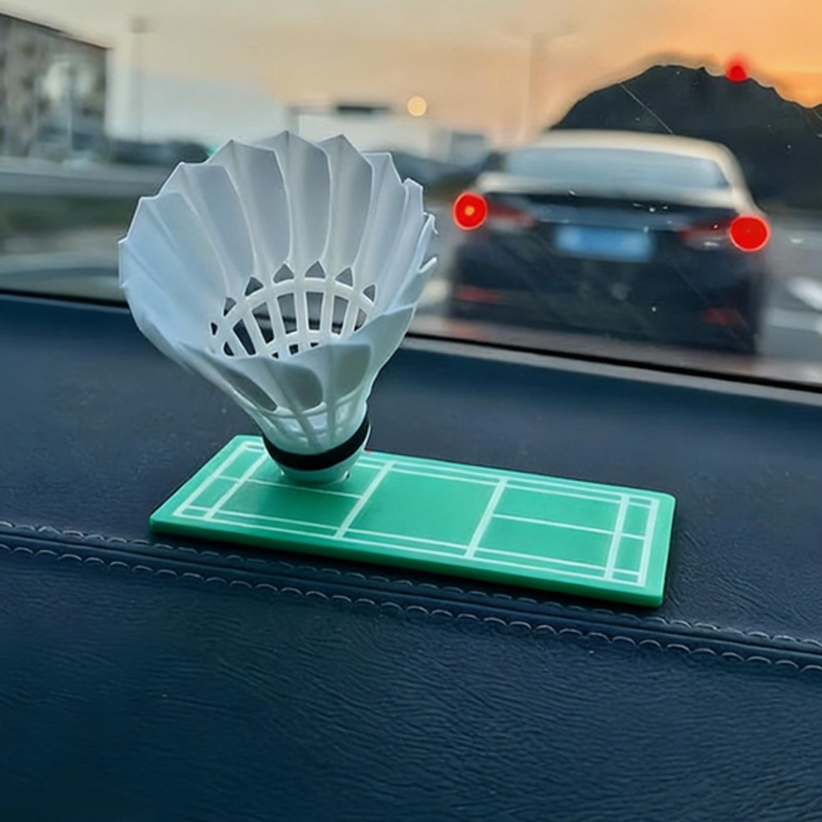 360度回転する車の装飾品、ダッシュボード用回転バドミントン - Badminton Shuttlecock のレビューと価格